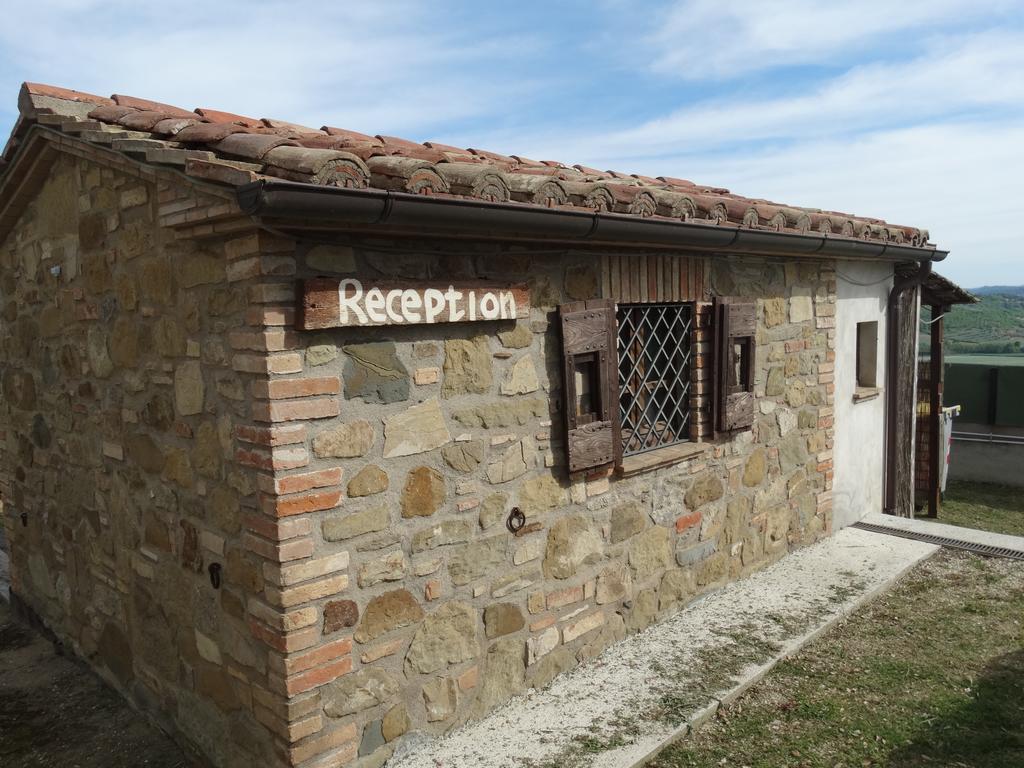 Casale Poggio Colpiccione Apartment Пасиняно сул Тразимено Екстериор снимка