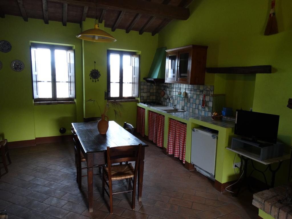 Casale Poggio Colpiccione Apartment Пасиняно сул Тразимено Екстериор снимка