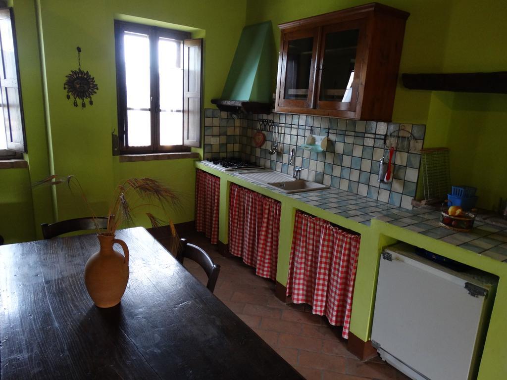 Casale Poggio Colpiccione Apartment Пасиняно сул Тразимено Екстериор снимка