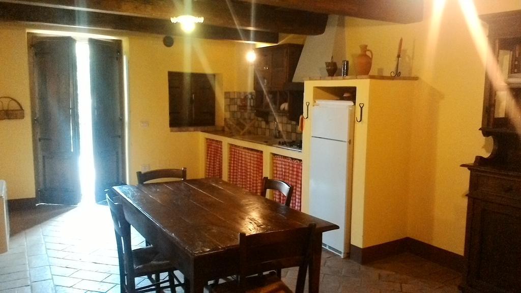 Casale Poggio Colpiccione Apartment Пасиняно сул Тразимено Екстериор снимка