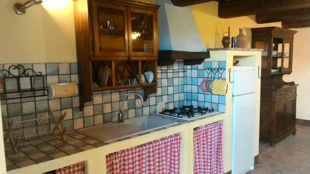 Casale Poggio Colpiccione Apartment Пасиняно сул Тразимено Екстериор снимка