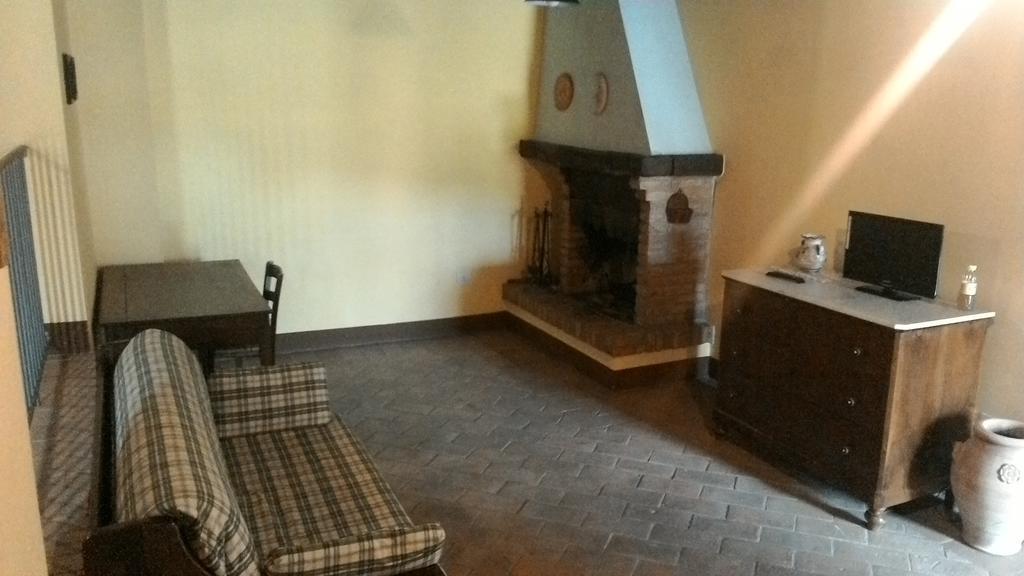 Casale Poggio Colpiccione Apartment Пасиняно сул Тразимено Екстериор снимка