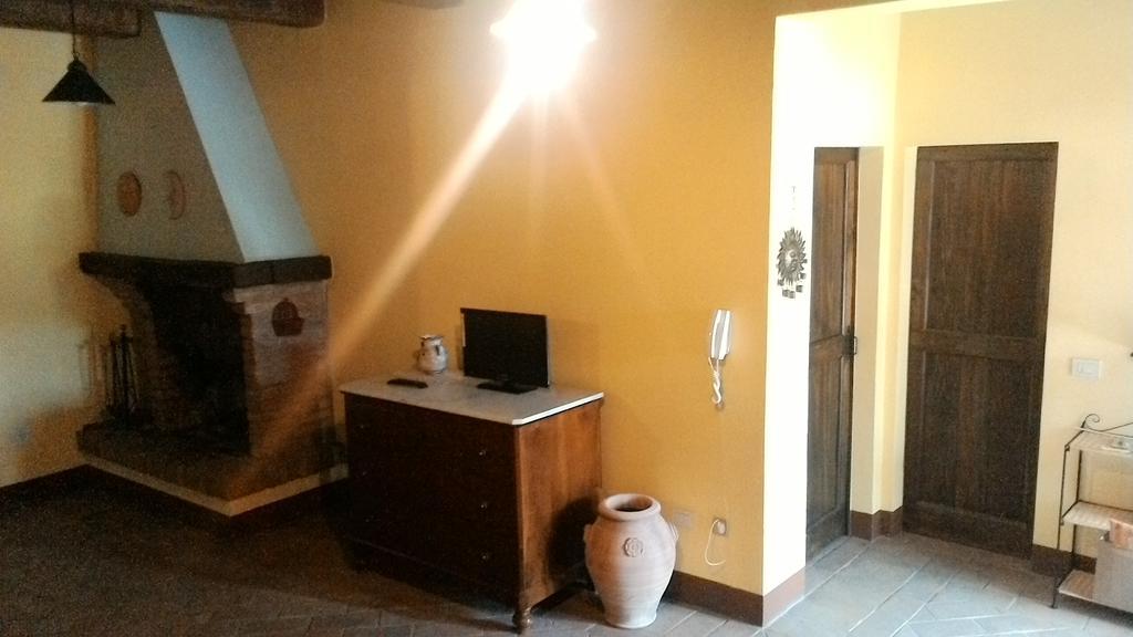 Casale Poggio Colpiccione Apartment Пасиняно сул Тразимено Екстериор снимка
